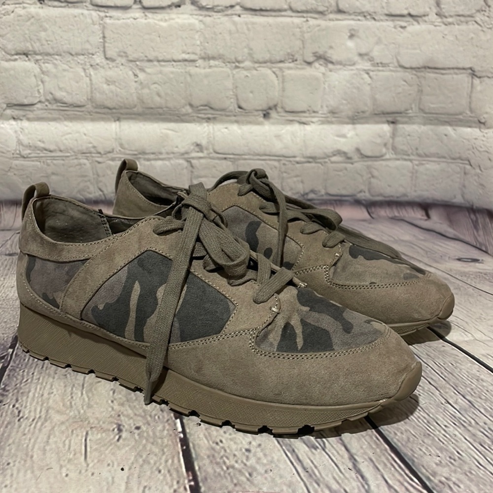 G.I.T.I. Camo suede sneakers size 8